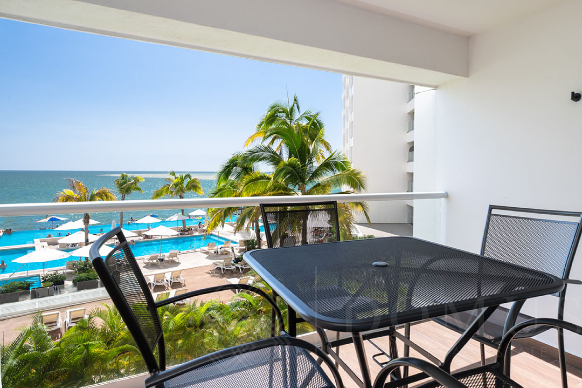 Galeria de Harbor 171 TS 3009 - Departamento en venta frente al mar en Puerto Vallarta 
