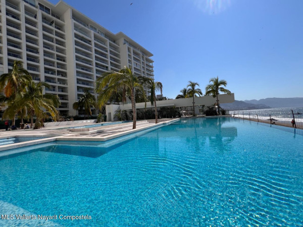 Harbor 171 Torre Norte 1803, Puerto Vallarta. Departamento en playa con vistas espectaculares de la bahia.