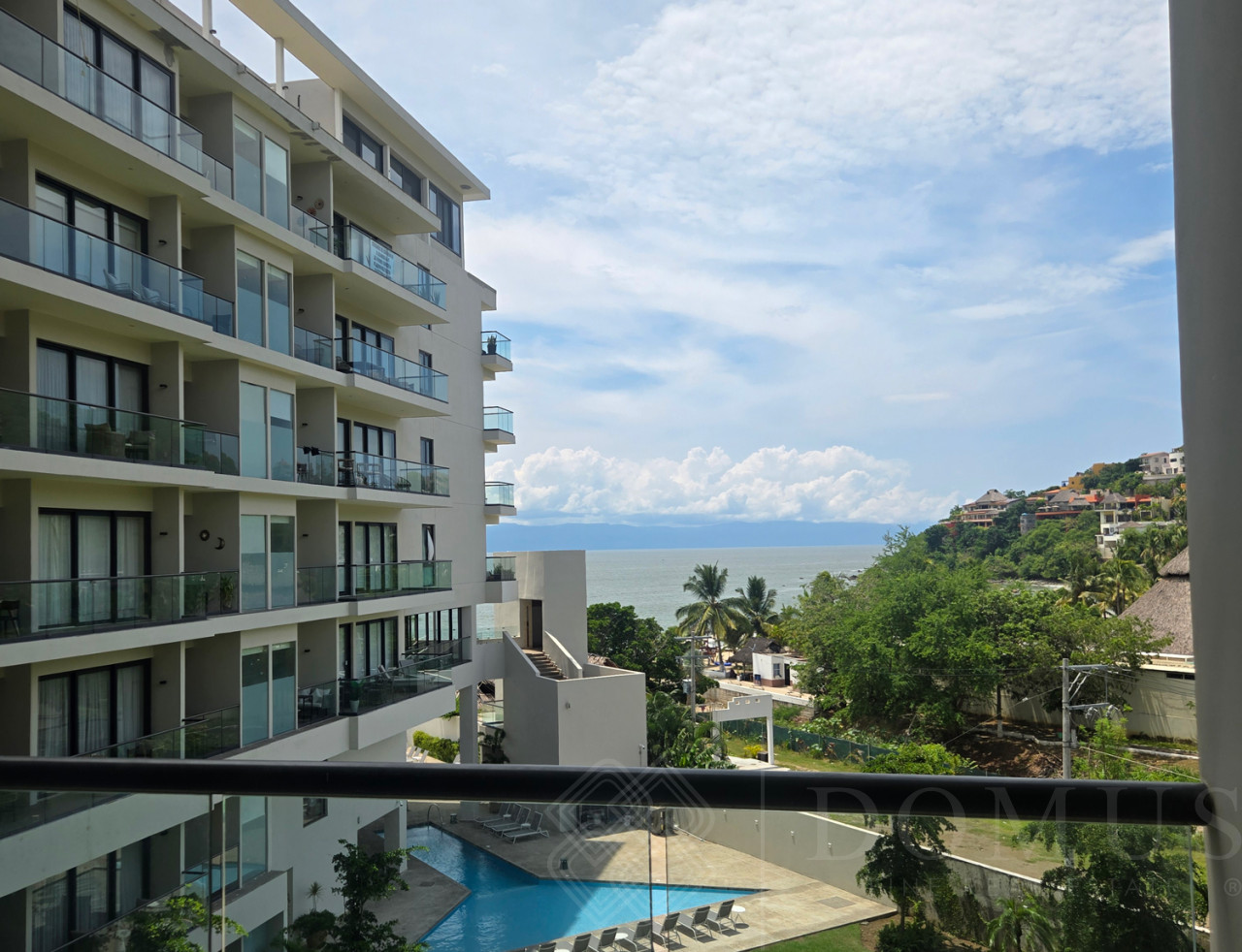 Departamento frente a playa tipo estudio en venta en Zantamar, La Cruz de Huanacaxtle.