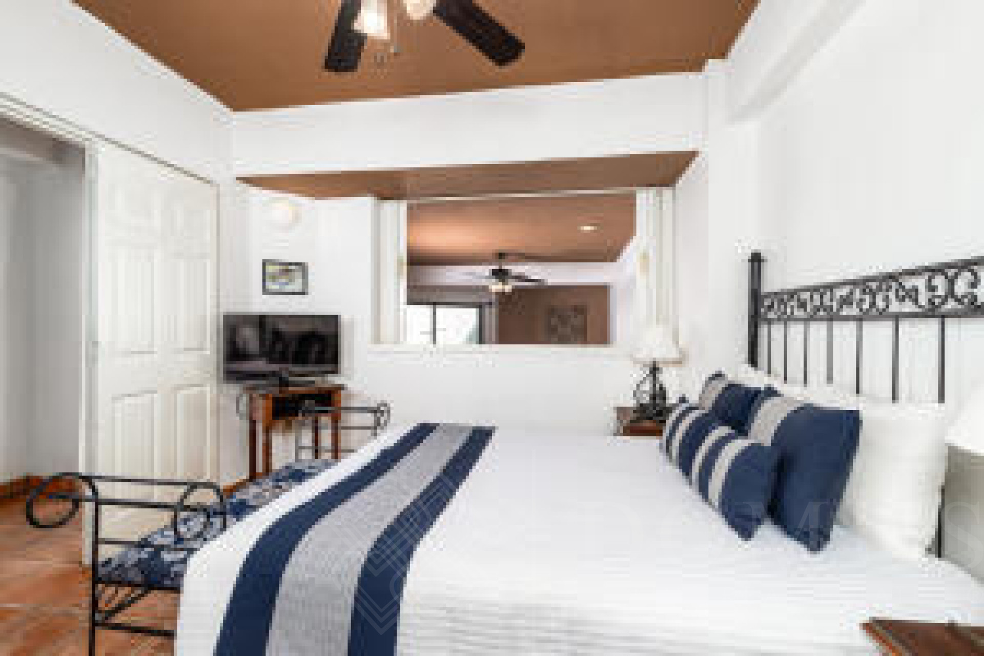 Galeria de One Beach Street 306B - Departamento en venta frente al mar, Zona Romántica