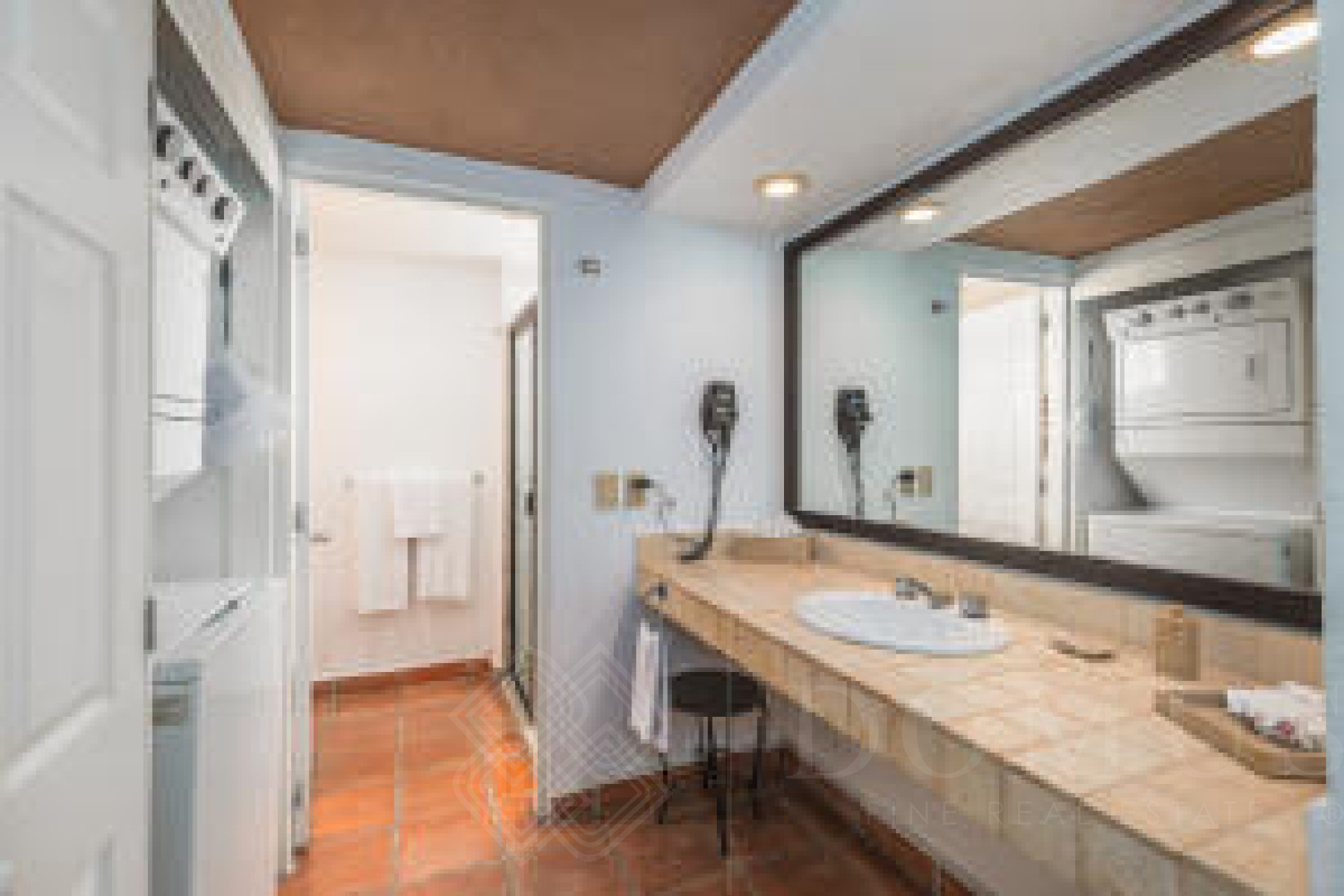 Galeria de One Beach Street 306B - Departamento en venta frente al mar, Zona Romántica