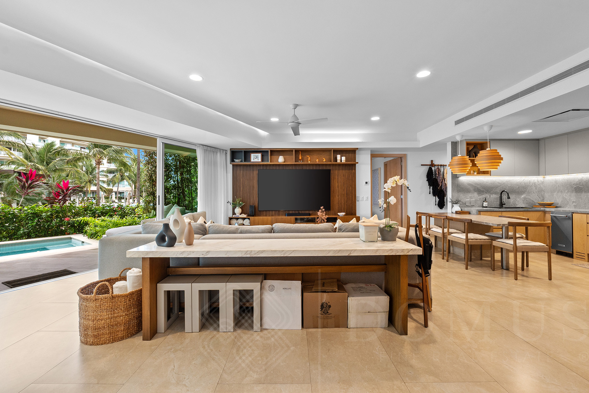 Galeria de Delcanto GH 05F. Flamingos Ocean Side