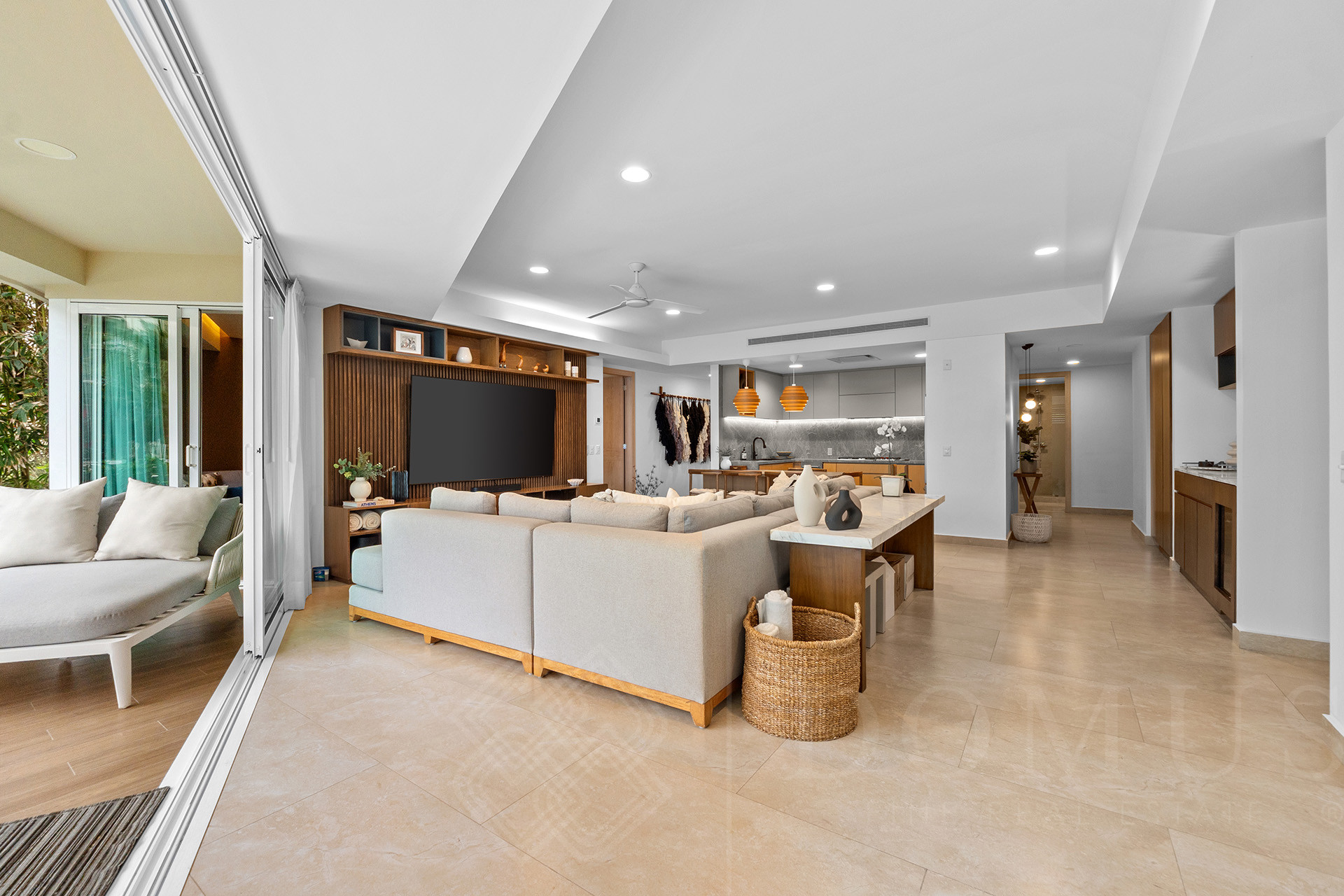 Galeria de Delcanto GH 05F. Flamingos Ocean Side