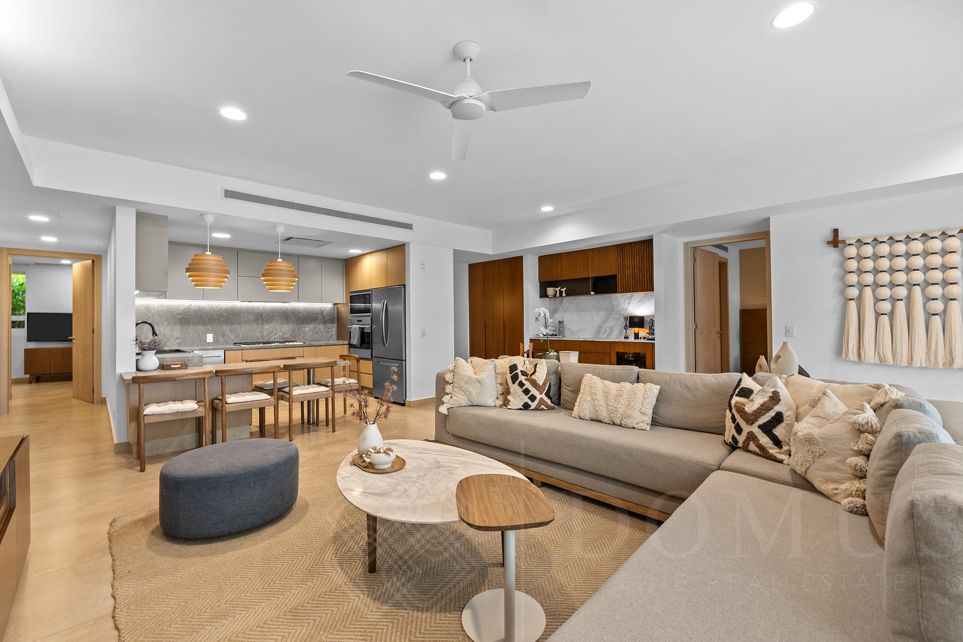 Galeria de Delcanto GH 05F. Flamingos Ocean Side