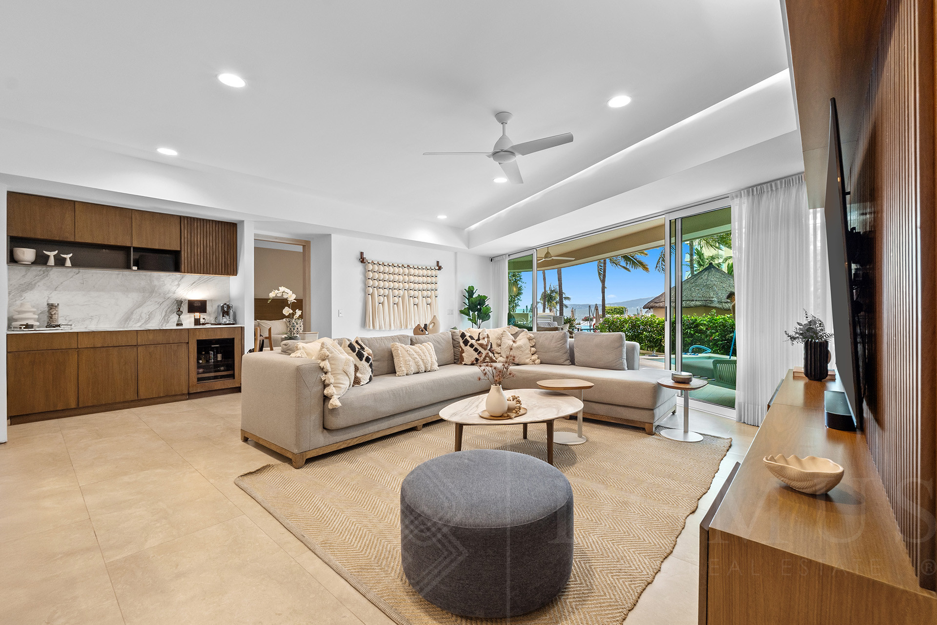 Galeria de Delcanto GH 05F. Flamingos Ocean Side