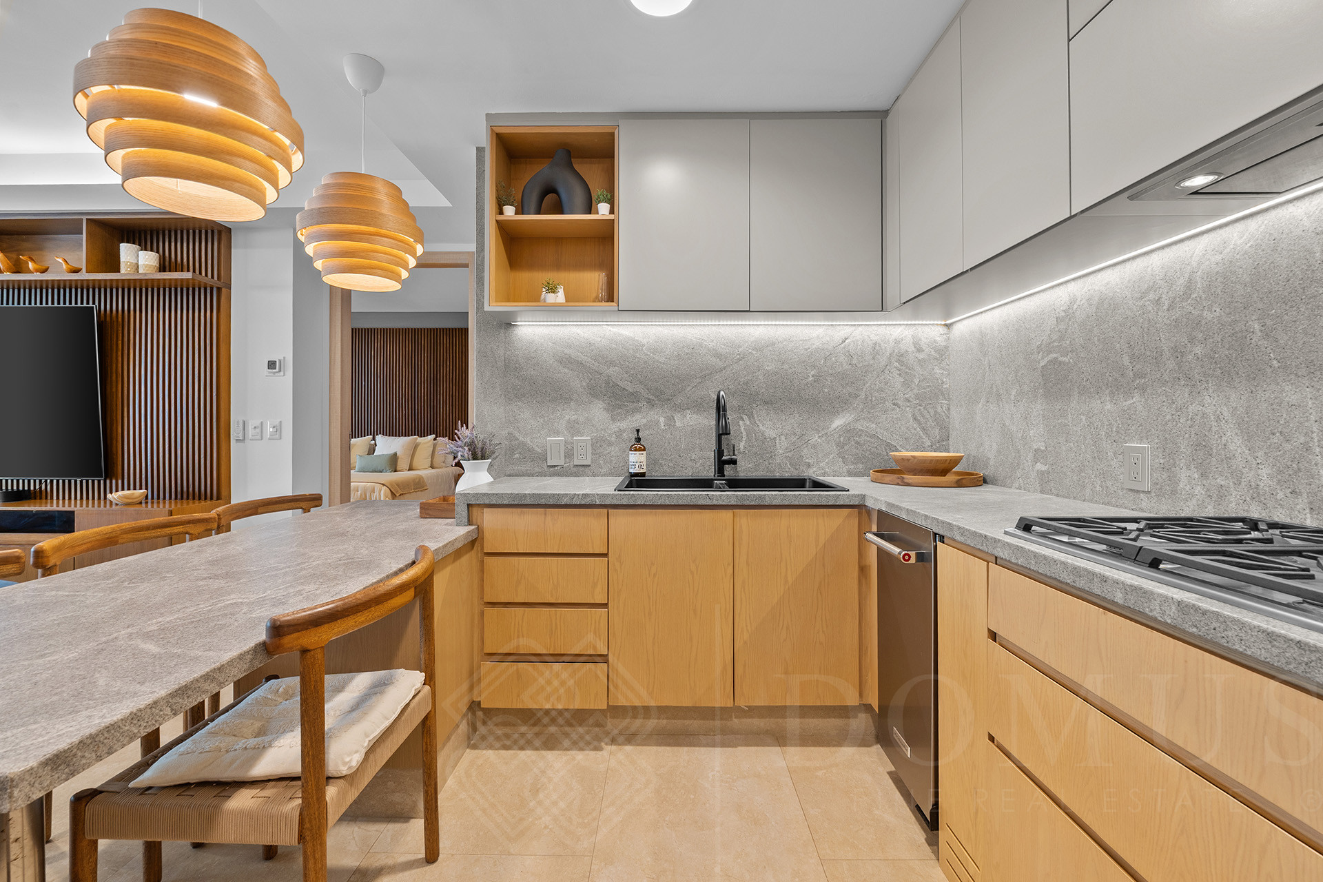 Galeria de Delcanto GH 05F. Flamingos Ocean Side