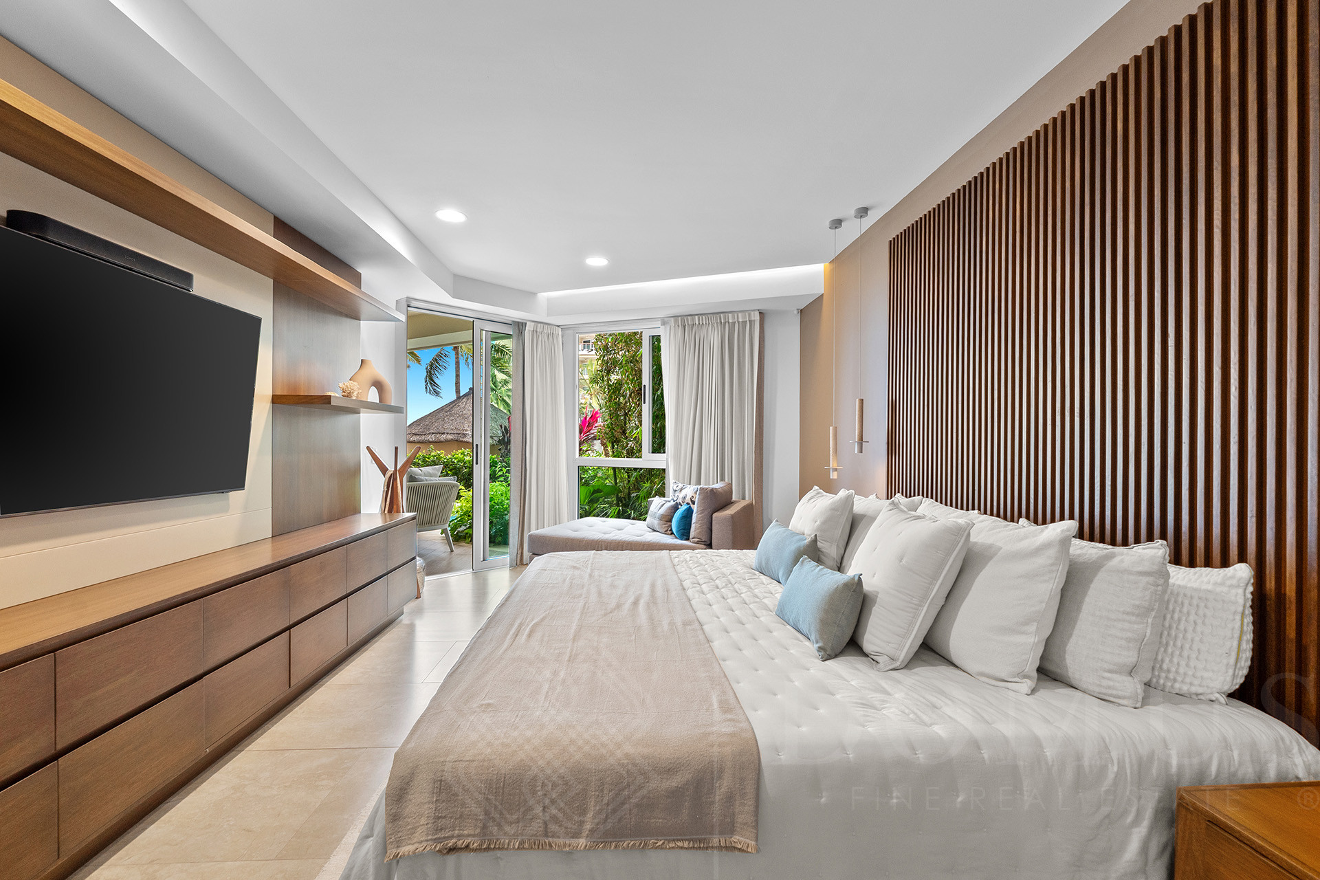 Galeria de Delcanto GH 05F. Flamingos Ocean Side