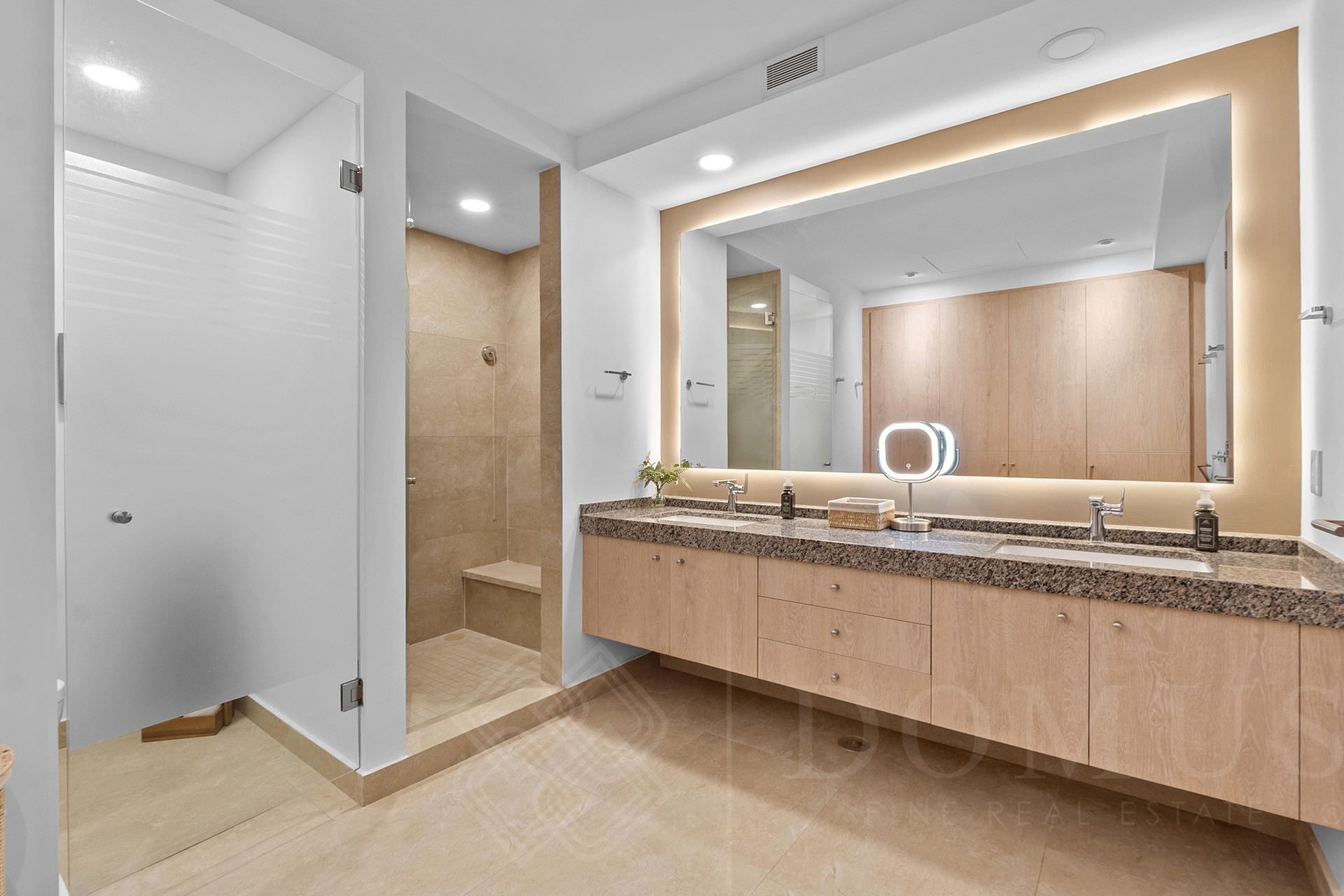 Galeria de Delcanto GH 05F. Flamingos Ocean Side