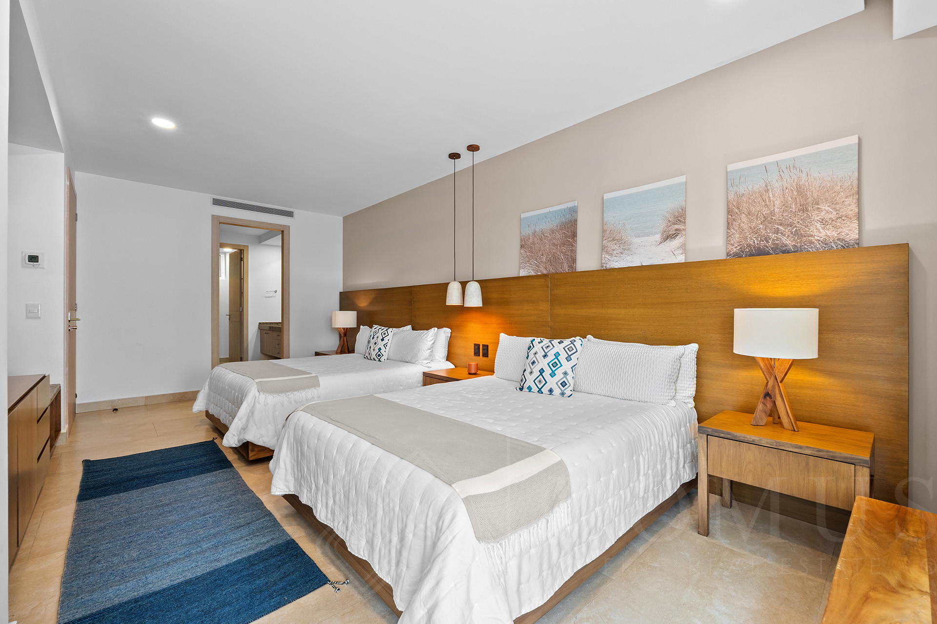 Galeria de Delcanto GH 05F. Flamingos Ocean Side