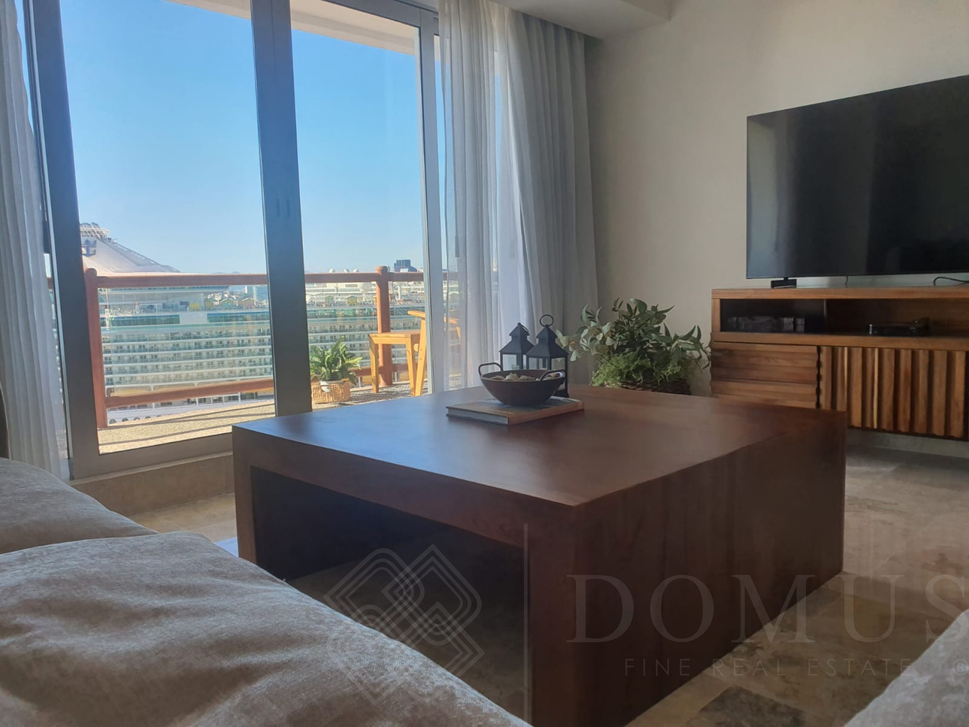 Galeria de Deck 12 Unidad #1103