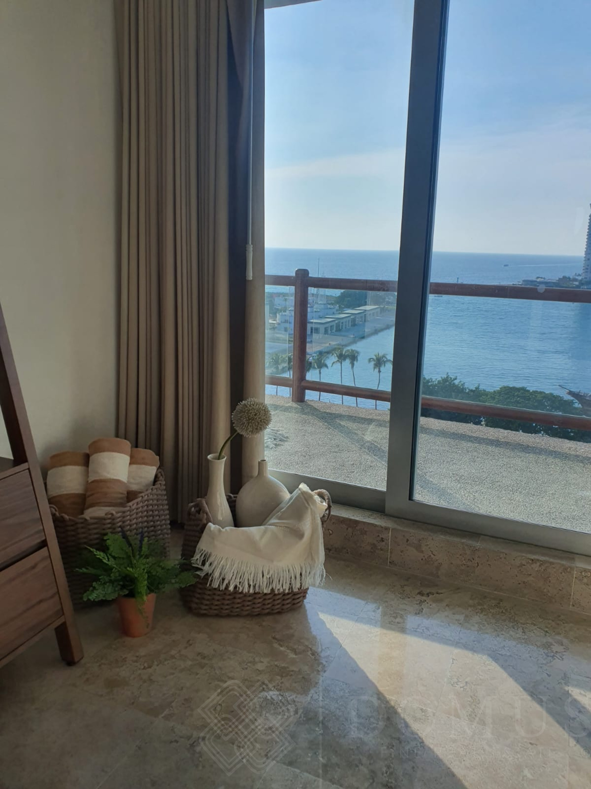 Galeria de Deck 12 Unidad #1103