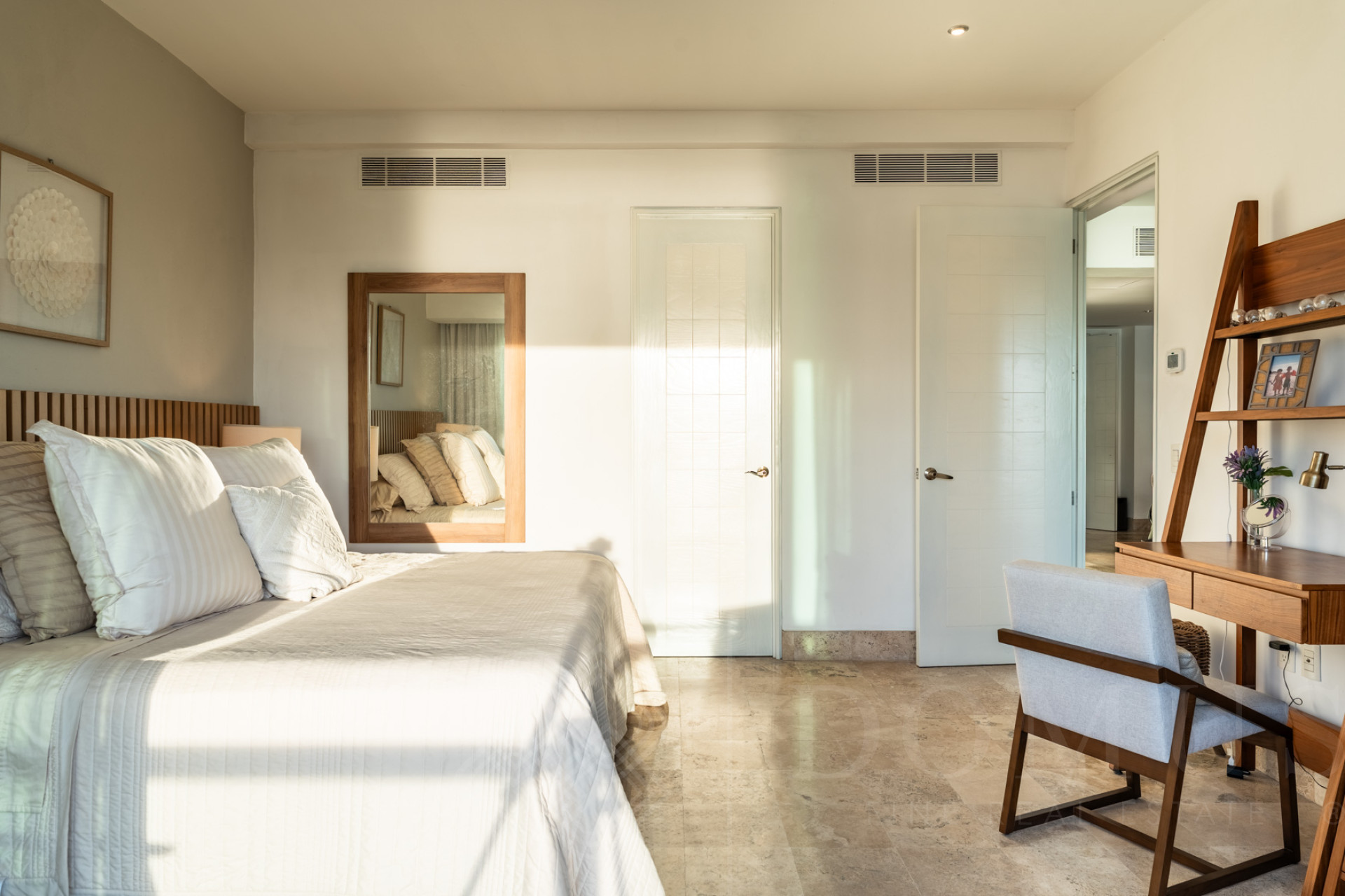 Image gallery of Unit #1103 Deck 12