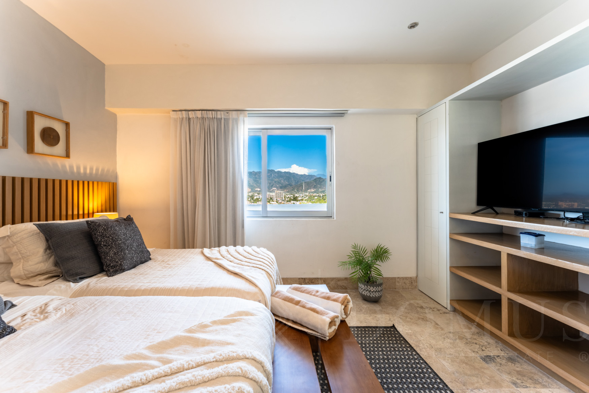 Image gallery of Unit #1103 Deck 12