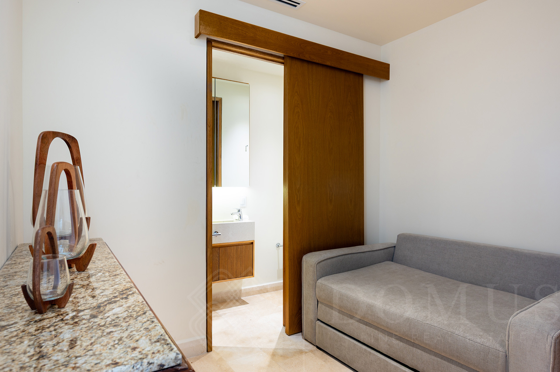 Image gallery of Zantamar TH3-A UP-03