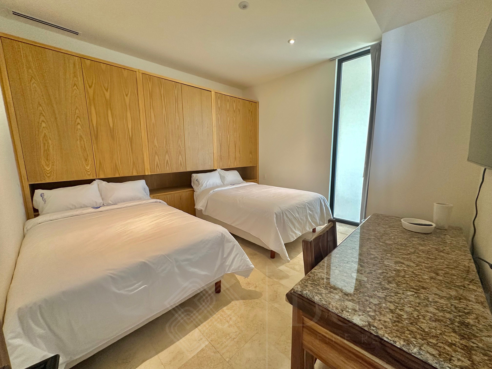 Image gallery of Zantamar PH 606-B UP 189