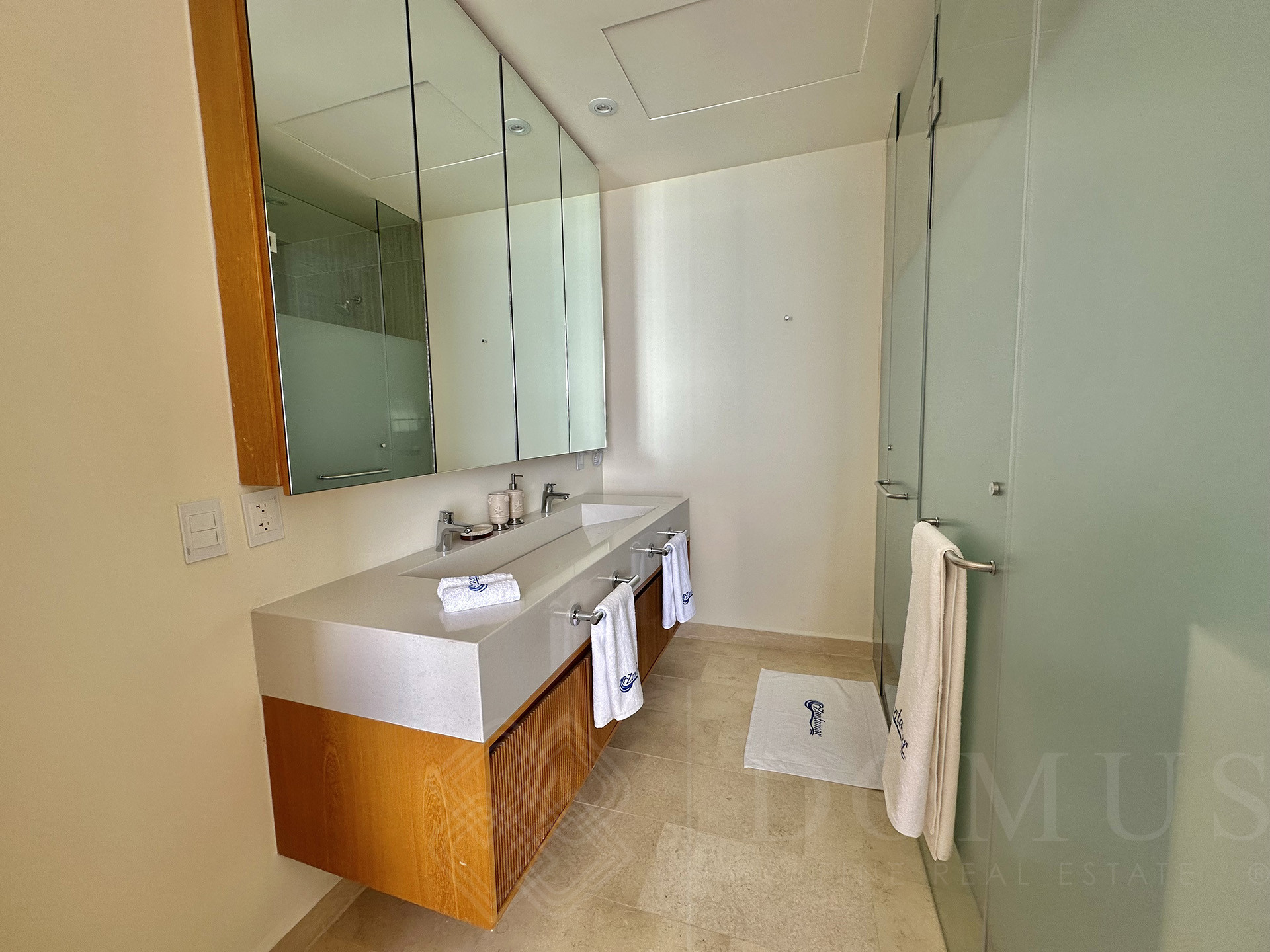 Image gallery of Zantamar PH 606-B UP 189