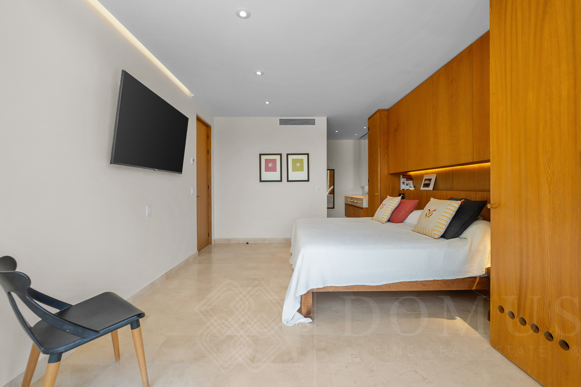Image gallery of Zantamar C404 UP-88