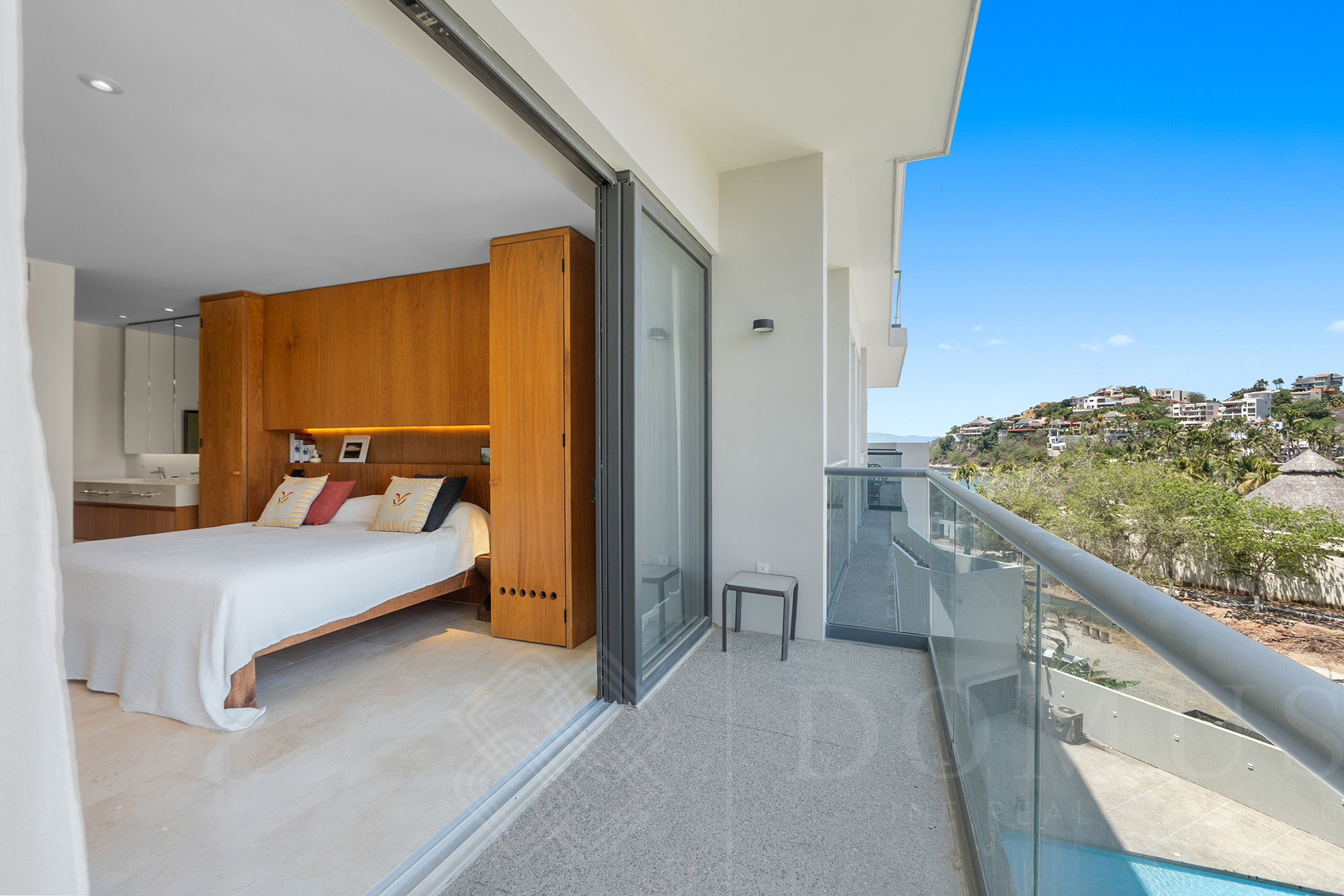 Image gallery of Zantamar C404 UP-88