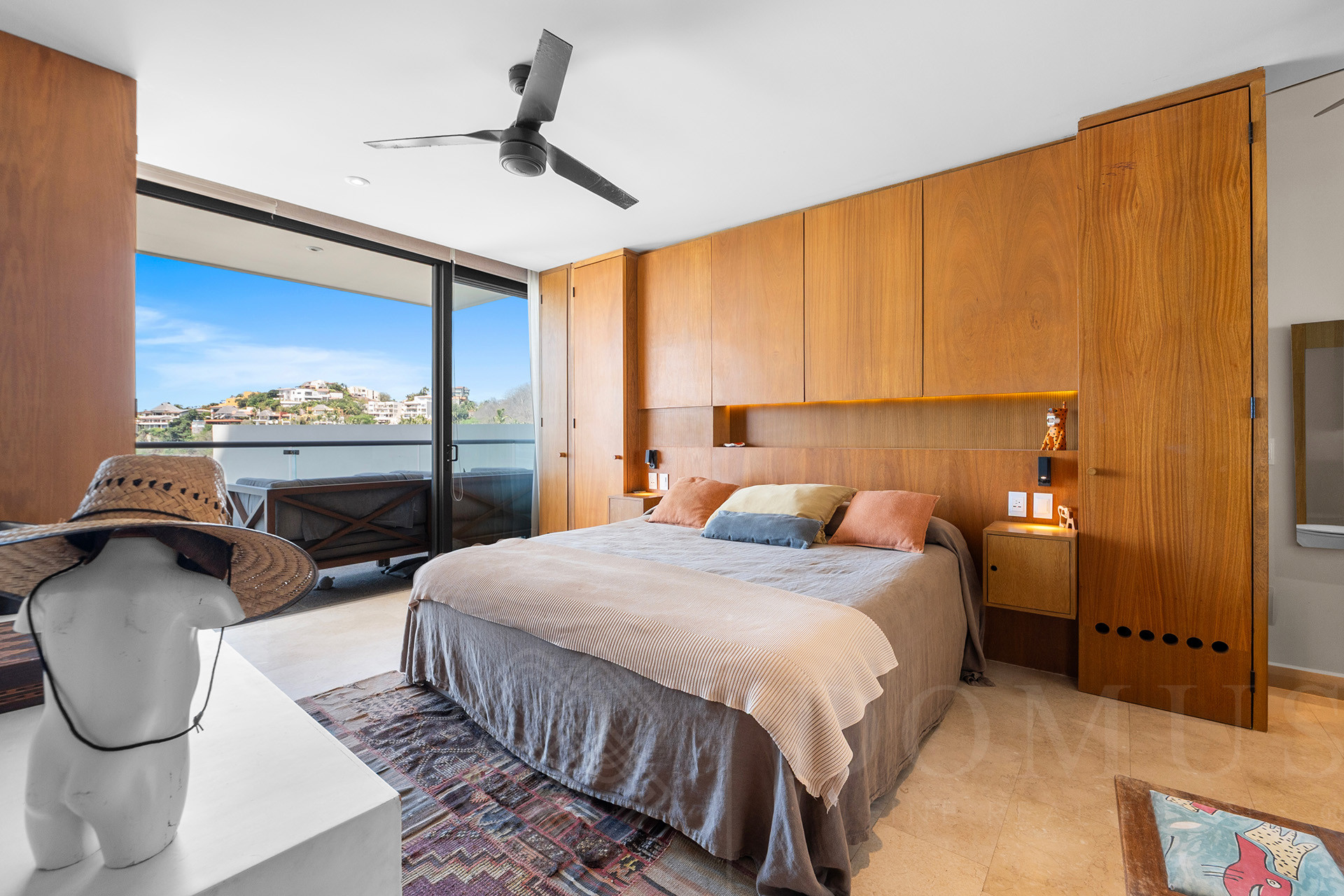 Image gallery of Zantamar A201 UP-92