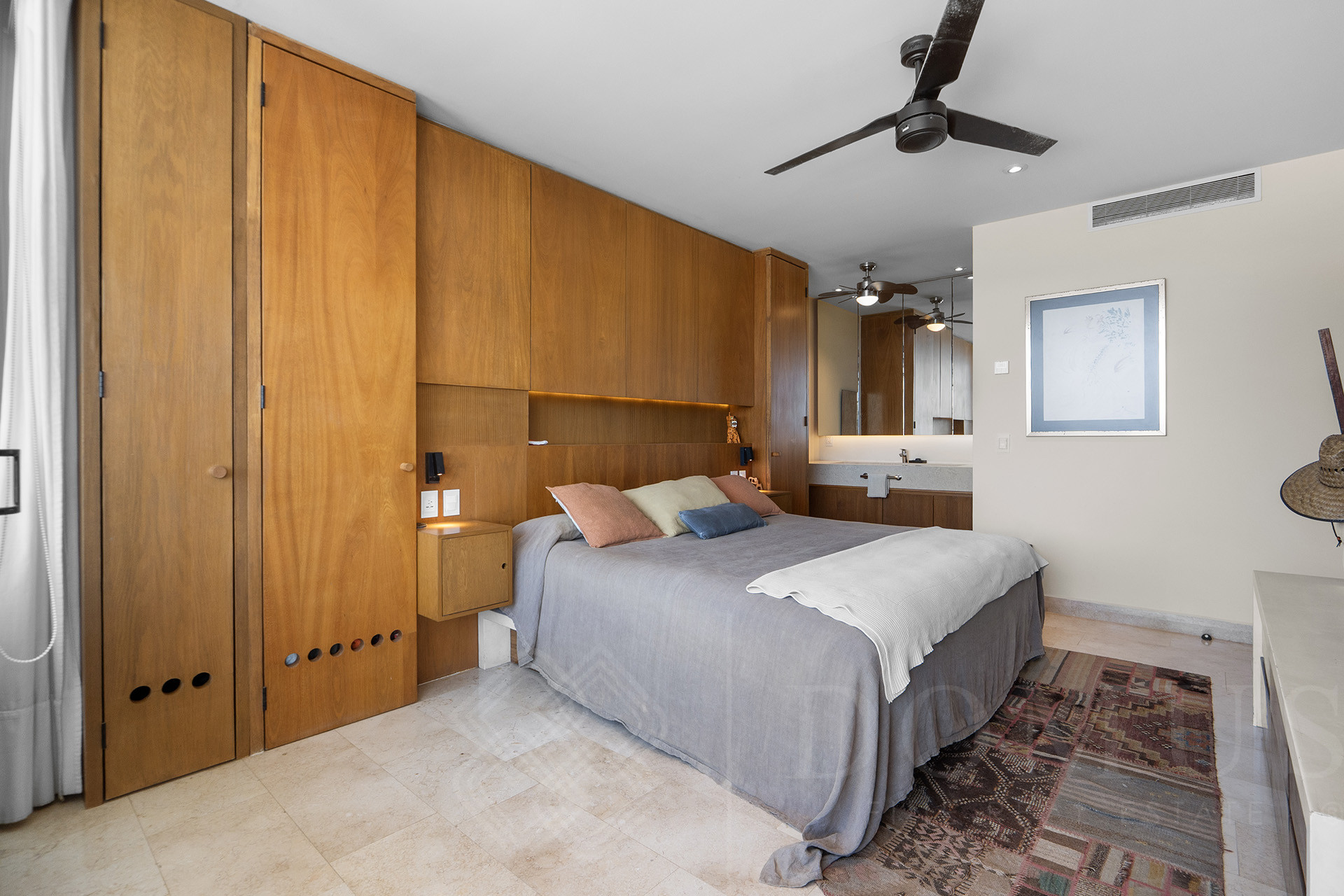 Image gallery of Zantamar A201 UP-92