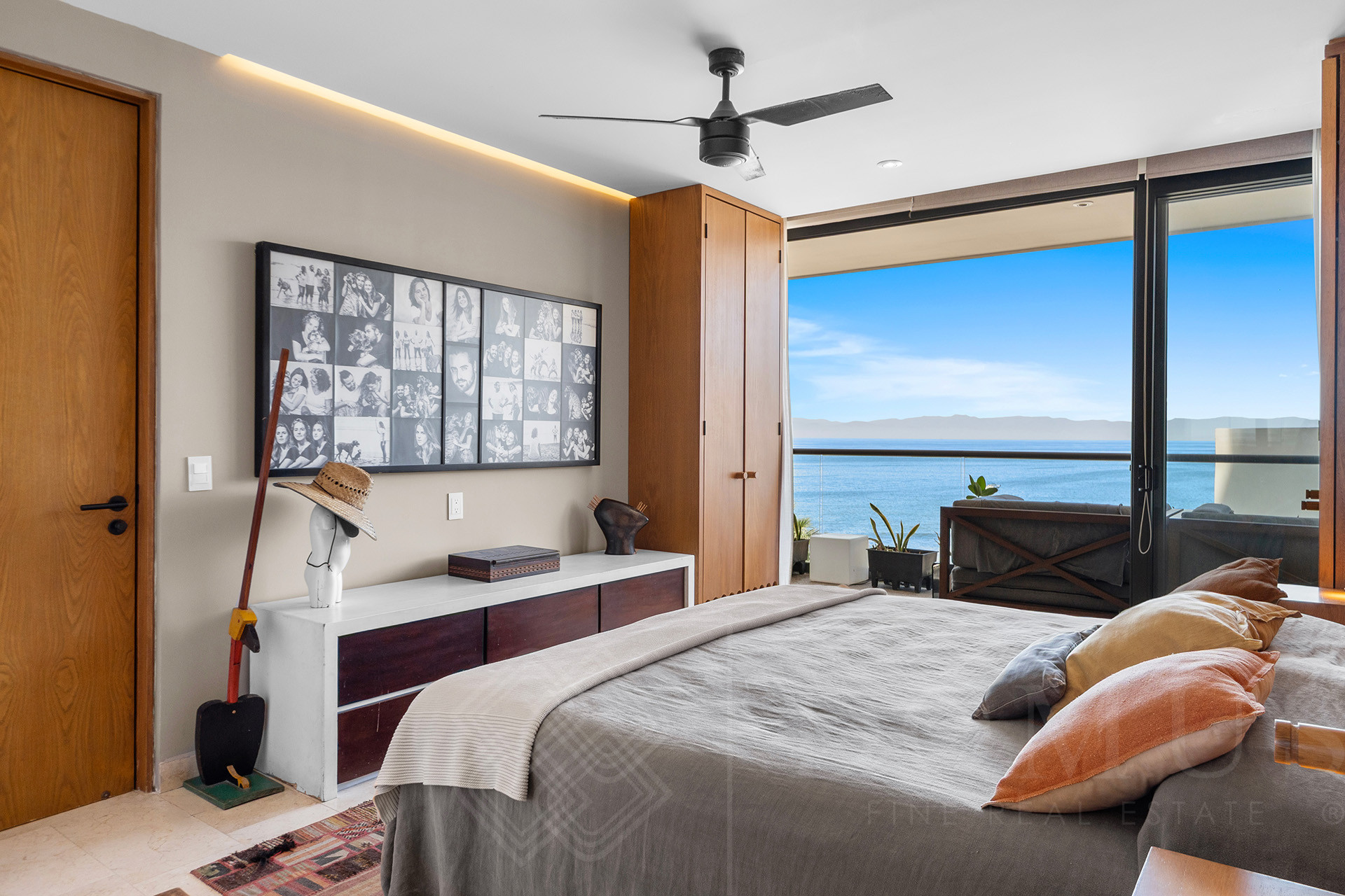 Image gallery of Zantamar A201 UP-92