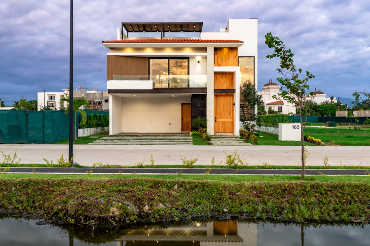 Casa #165 en venta en el condominio Karakal ubicado en Nuevo Vallarta