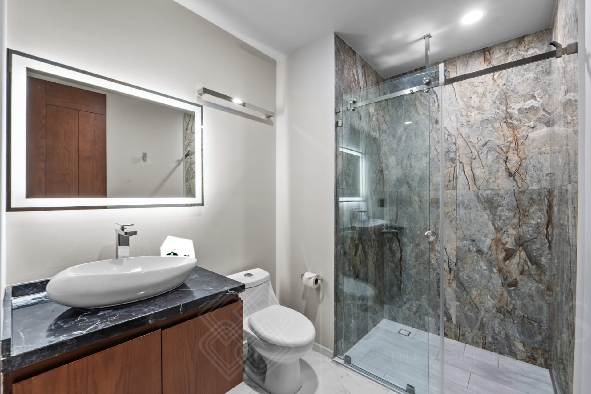 Image gallery of Quadrant Tower 2000, unit 2102
