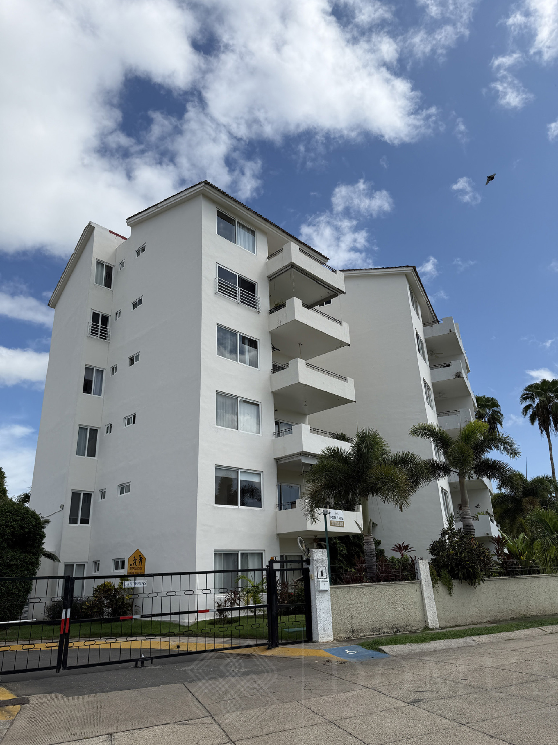 Galeria de Gardenias #504, Flamingos Residencial