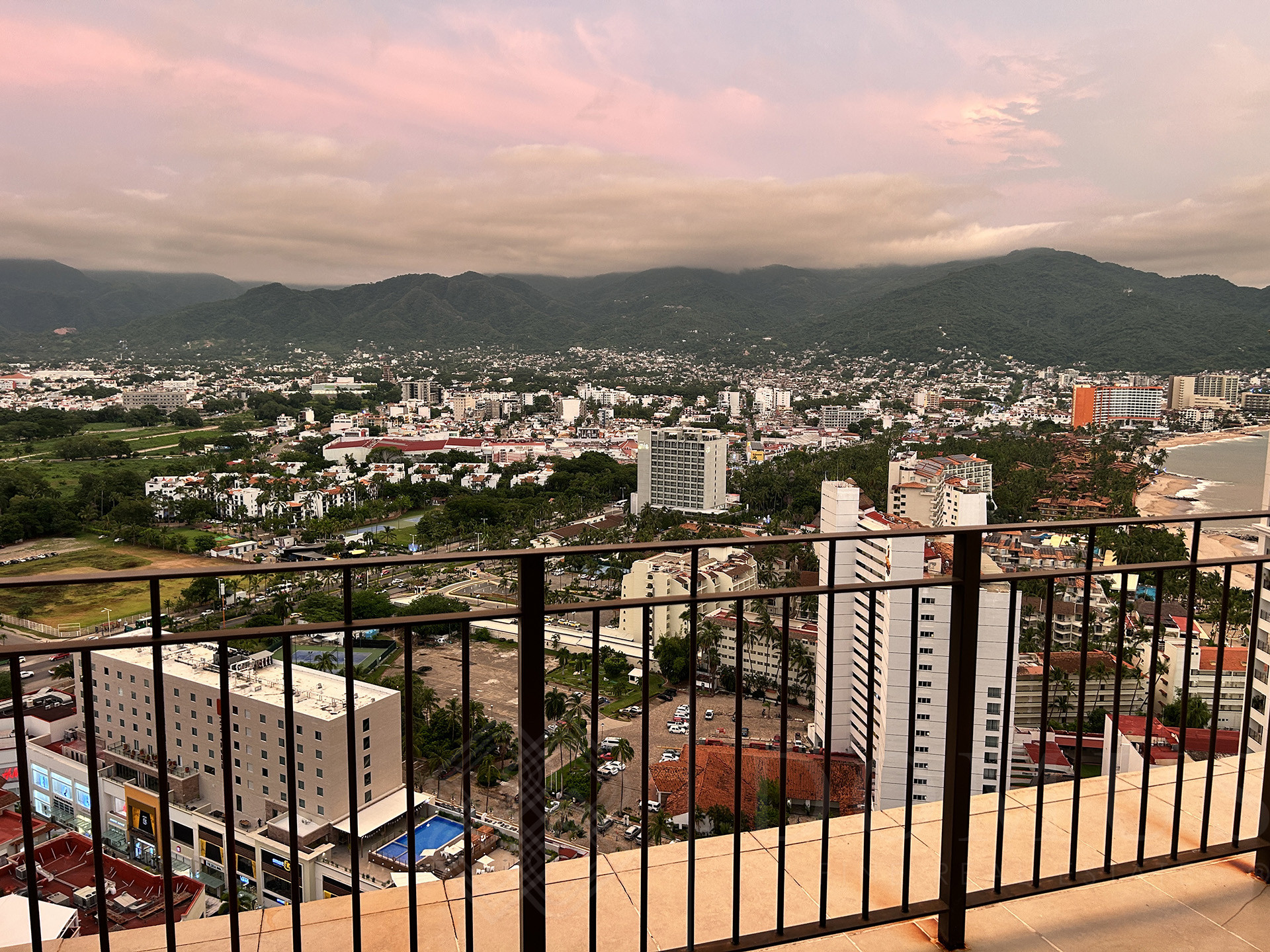 Galeria de The Corner Penthouse – Grand Venetian Puerto Vallarta