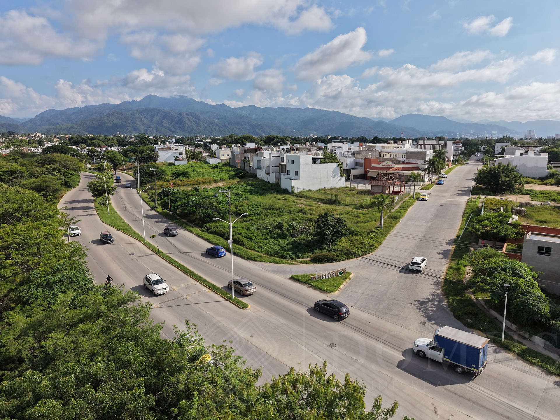 Image gallery of Mixed-use lot section "A" on Av. Los Poetas