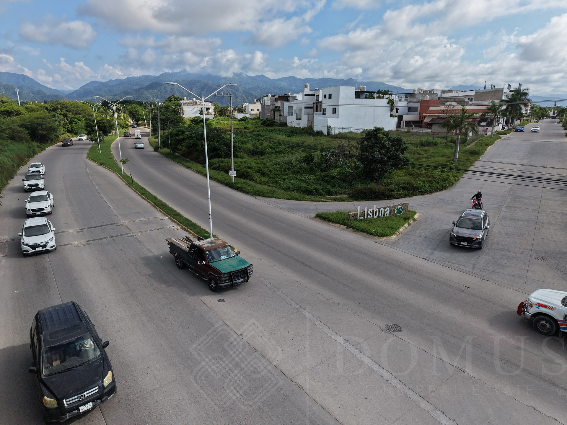 Image gallery of Mixed-use lot section "A" on Av. Los Poetas