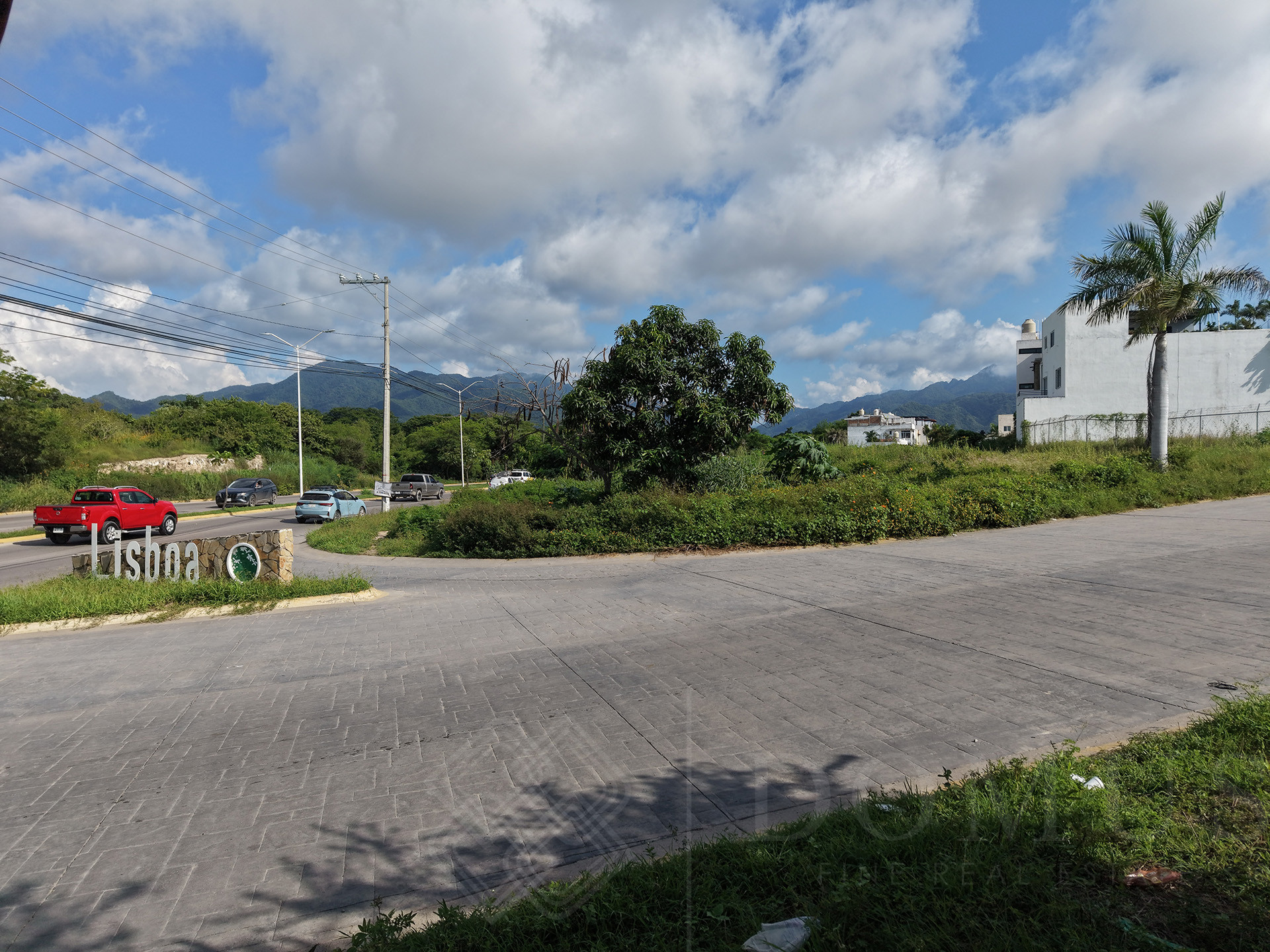 Image gallery of Mixed-use lot section "A" on Av. Los Poetas