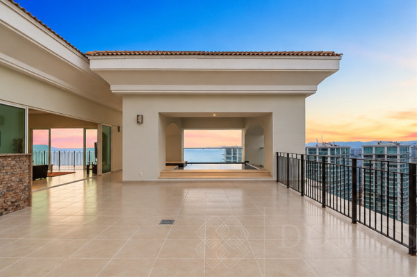 The Corner Penthouse – Grand Venetian Puerto Vallarta